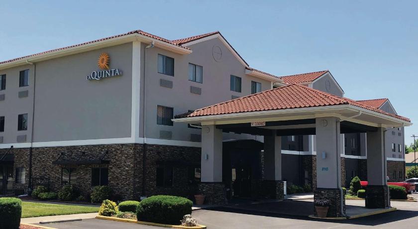 La Quinta Inn & Suites by Wyndham Elizabethtown