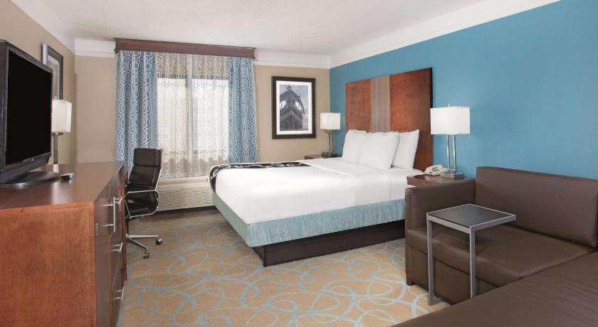 La Quinta Inn & Suites by Wyndham Elizabethtown