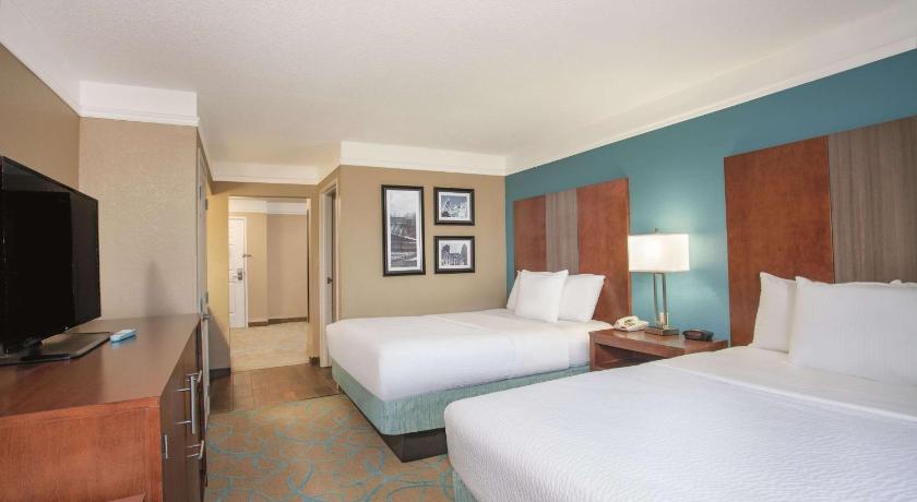 La Quinta Inn & Suites by Wyndham Elizabethtown