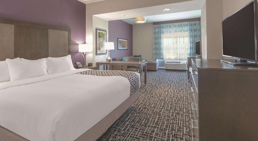 La Quinta Inn & Suites by Wyndham Terre Haute