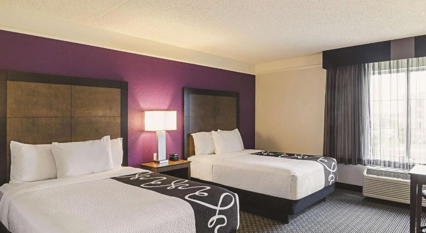 La Quinta Inn & Suites by Wyndham Denver Airport DIA