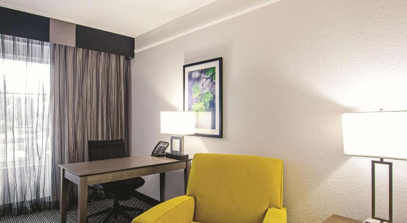 La Quinta Inn & Suites by Wyndham Denver Airport DIA