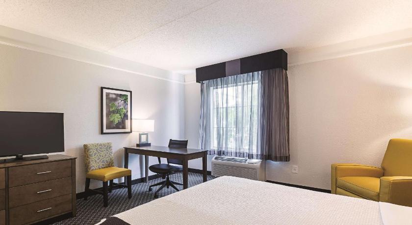 La Quinta Inn & Suites by Wyndham Dallas Plano West