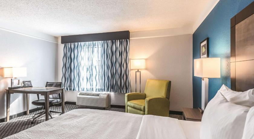 La Quinta Inn & Suites by Wyndham Orlando Lake Mary