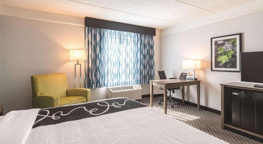 La Quinta Inn & Suites by Wyndham Orlando Lake Mary