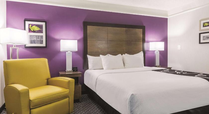 La Quinta Inn & Suites by Wyndham Alexandria Airport