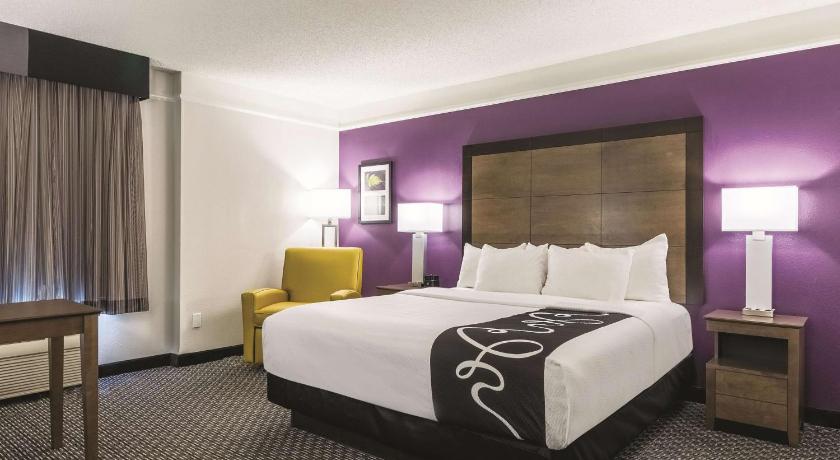 La Quinta Inn & Suites by Wyndham Alexandria Airport