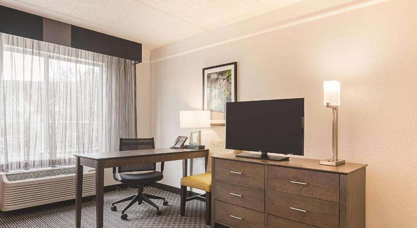 La Quinta Inn & Suites by Wyndham Dallas Plano West