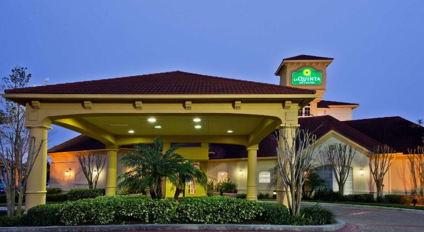 La Quinta Inn & Suites by Wyndham USF (Near Busch Gardens) photo