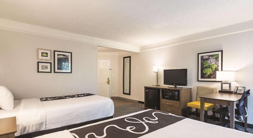 La Quinta Inn & Suites by Wyndham Dallas Plano West