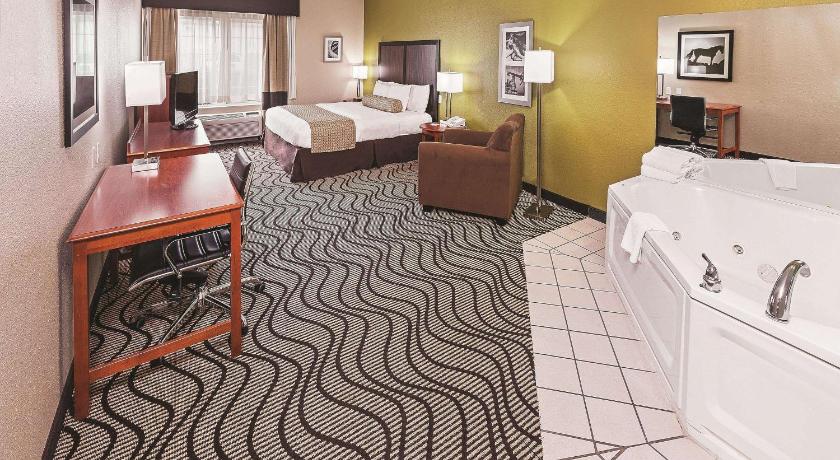 La Quinta Inn Suites Corpus Christi Northwest Hotel - 