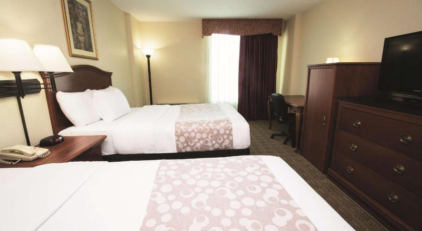 La Quinta Inn & Suites by Wyndham Downtown Conference Center