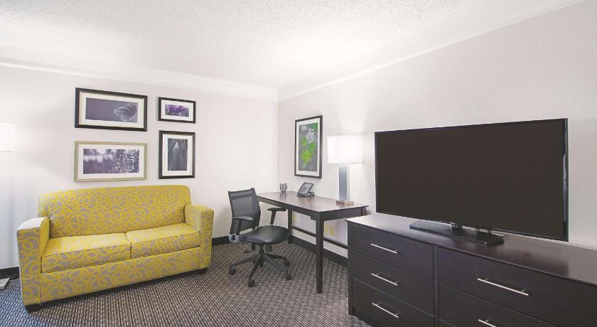 La Quinta Inn & Suites by Wyndham Austin Round Rock