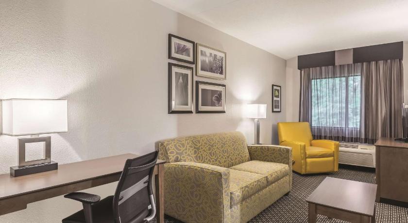 La Quinta Inn & Suites by Wyndham Columbia / Fort Meade