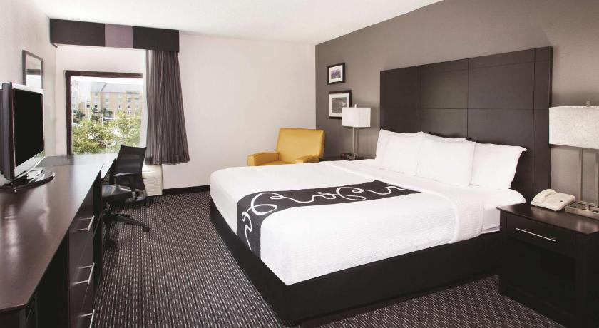 La Quinta Inn & Suites by Wyndham Charleston Riverview photo