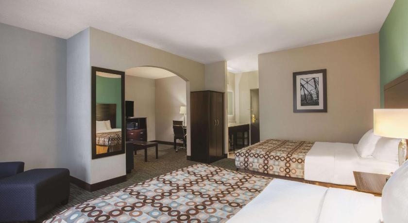 La Quinta Inn & Suites by Wyndham Knoxville East