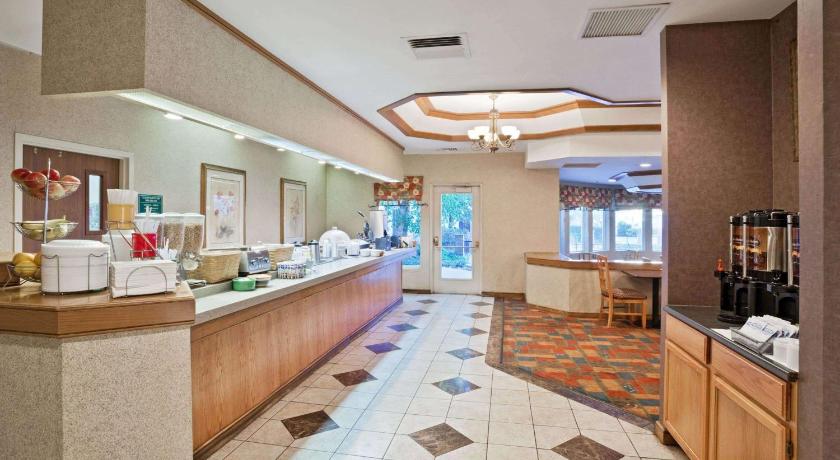 La Quinta Inn & Suites by Wyndham Overland Park