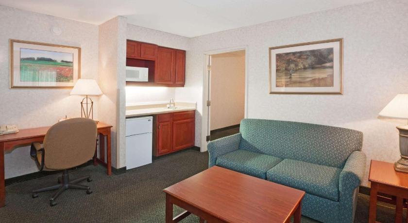 La Quinta Inn & Suites by Wyndham Overland Park