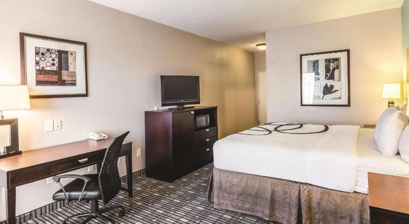 La Quinta Inn & Suites by Wyndham Fort Worth - Lake Worth