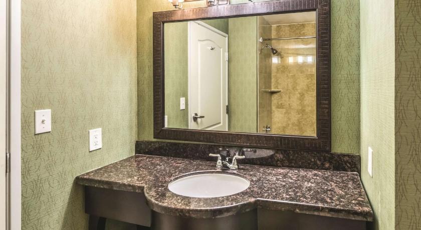 La Quinta Inn & Suites by Wyndham Fort Worth - Lake Worth