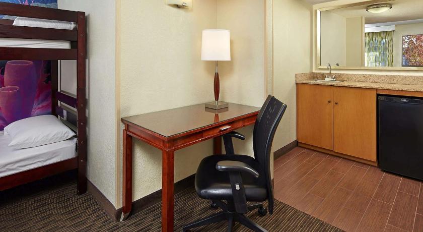 La Quinta Inn & Suites by Wyndham San Diego SeaWorld/Zoo