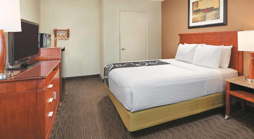 La Quinta Inn & Suites by Wyndham San Diego SeaWorld/Zoo