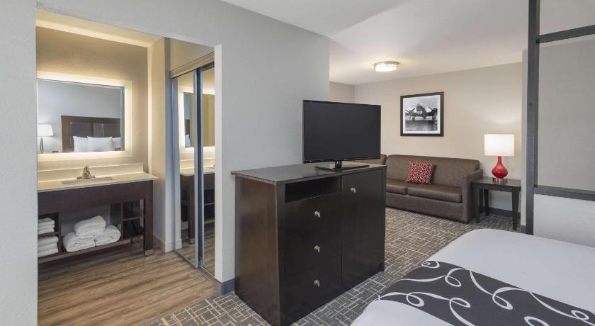 La Quinta Inn & Suites by Wyndham Atlanta Airport South