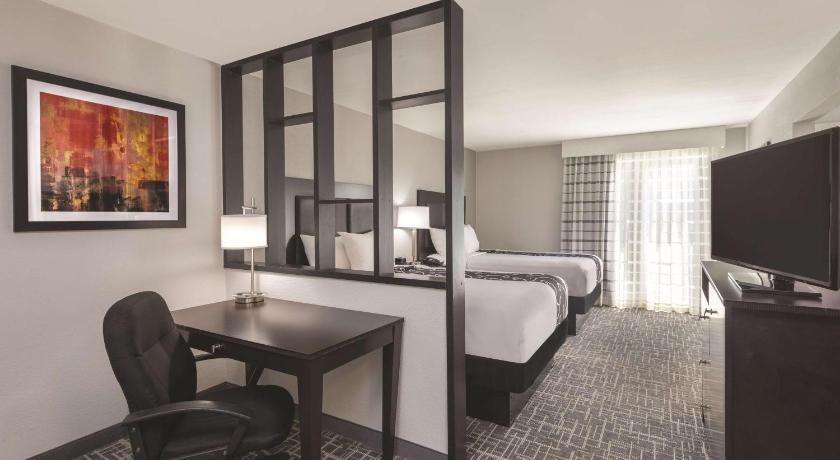 La Quinta Inn & Suites by Wyndham Atlanta Airport South