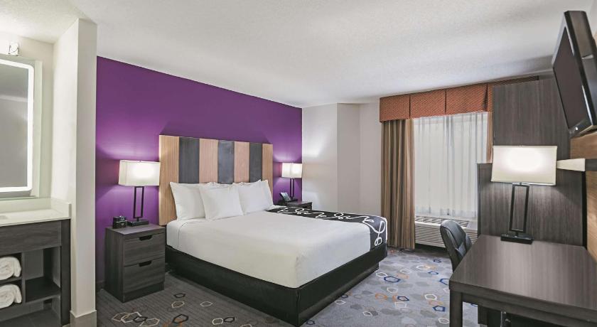 La Quinta Inn & Suites by Wyndham Minneapolis Northwest