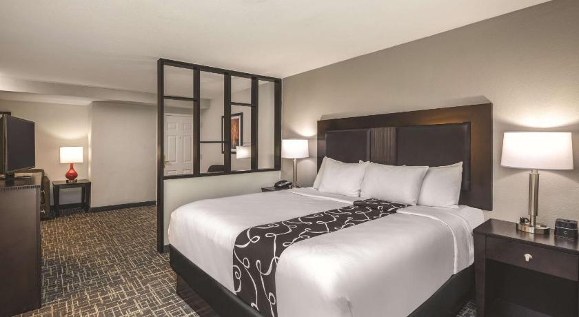 La Quinta Inn & Suites by Wyndham Atlanta Airport South