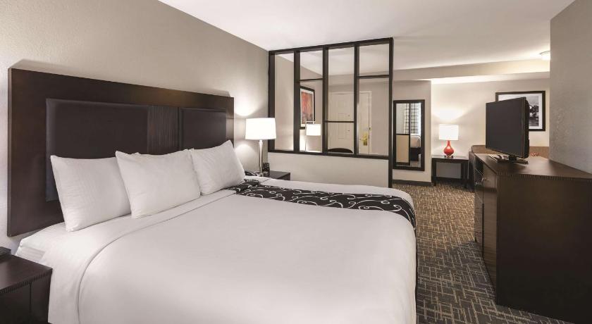 La Quinta Inn & Suites by Wyndham Atlanta Airport South