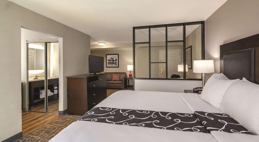 La Quinta Inn & Suites by Wyndham Atlanta Airport South