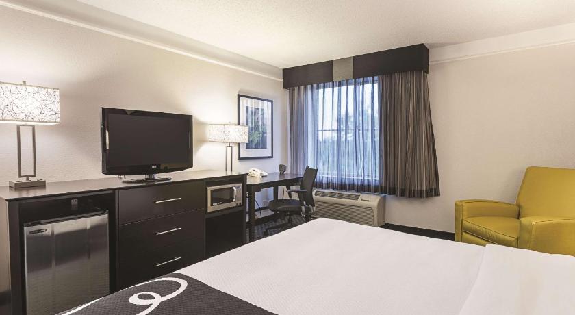 La Quinta Inn & Suites by Wyndham Atlanta Roswell