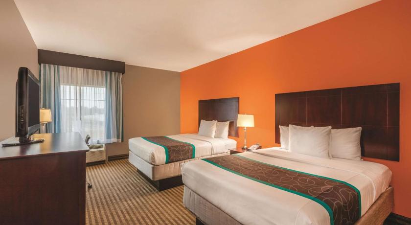 La Quinta Inn & Suites by Wyndham Houston Bush Intl Airpt E