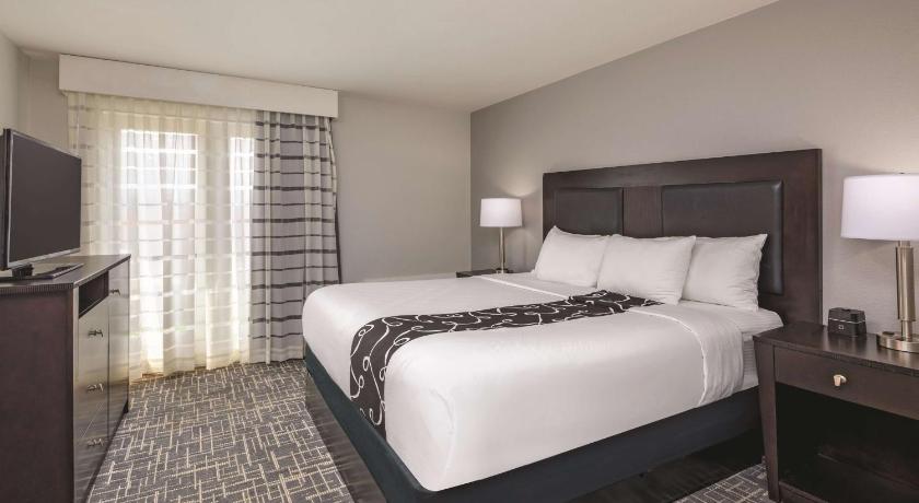 La Quinta Inn & Suites by Wyndham Atlanta Airport South