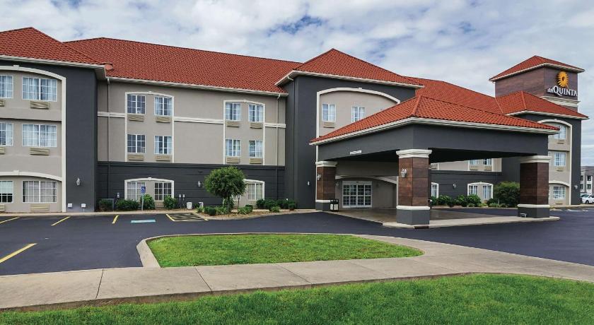 La Quinta Inn & Suites by Wyndham Bowling Green photo