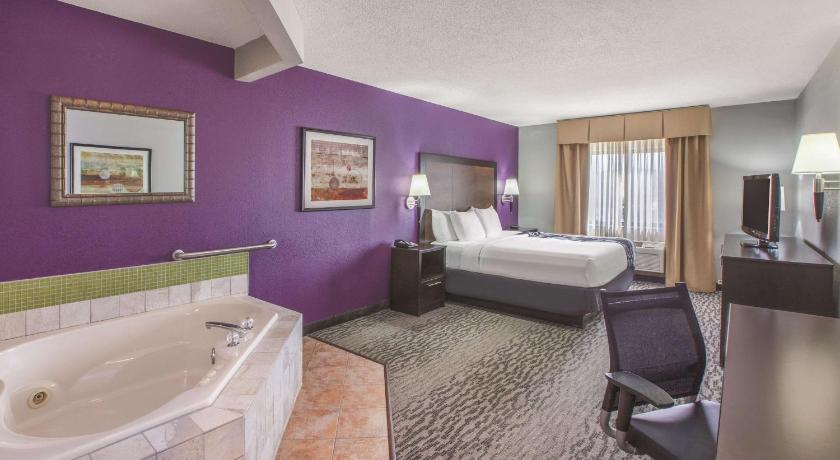 La Quinta Inn & Suites by Wyndham Erie