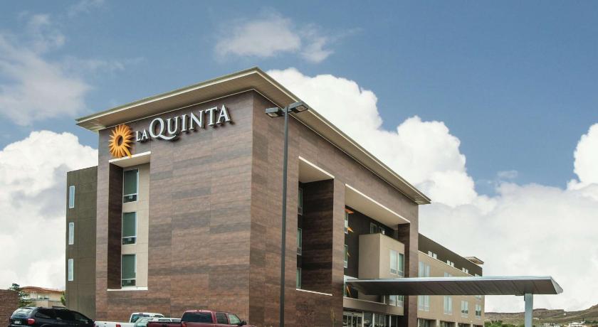 La Quinta Inn & Suites by Wyndham Kingman photo