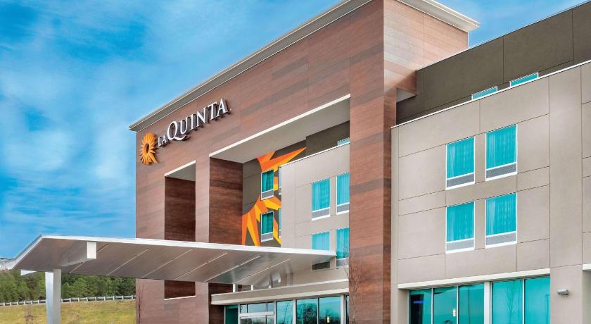 La Quinta Inn & Suites by Wyndham Cleveland TN photo