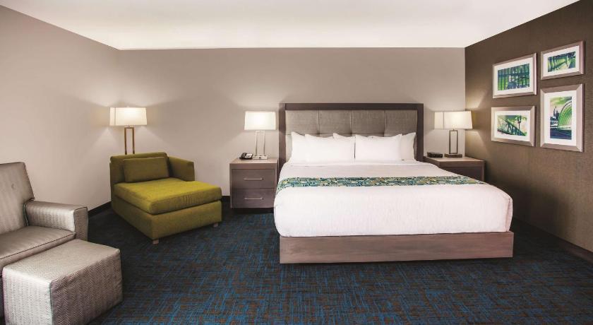 La Quinta Inn & Suites by Wyndham St. Paul-Woodbury