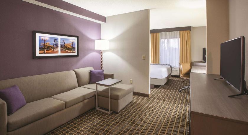 La Quinta Inn & Suites by Wyndham Mechanicsburg - Harrisburg