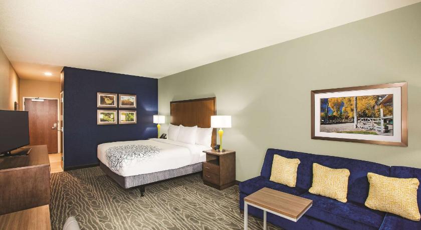 La Quinta Inn & Suites by Wyndham Wichita Northeast