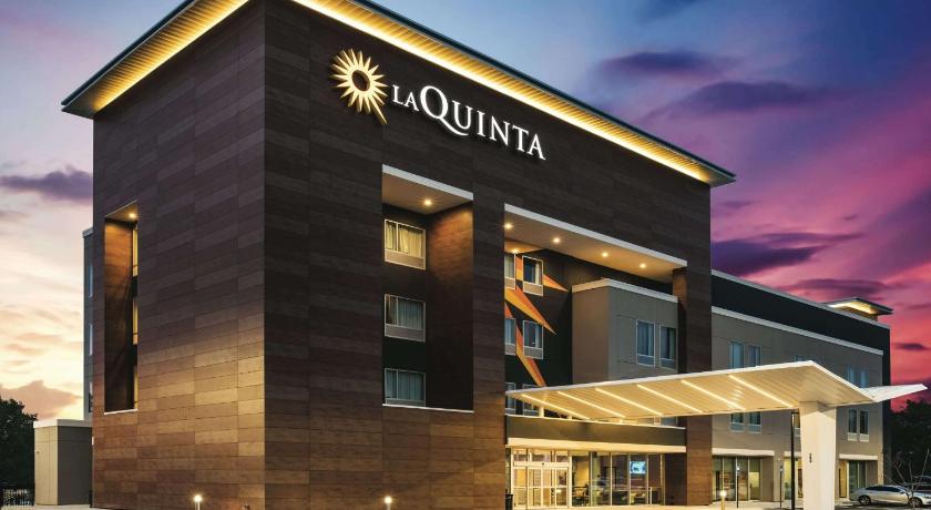 La Quinta Inn & Suites by Wyndham McDonough