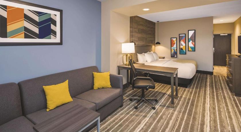 La Quinta Inn & Suites by Wyndham McDonough