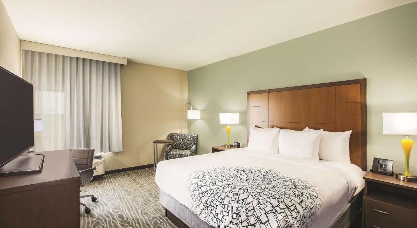 La Quinta Inn & Suites by Wyndham Wichita Northeast