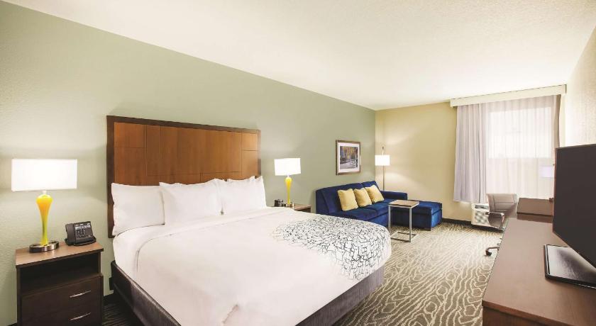 La Quinta Inn & Suites by Wyndham Wichita Northeast