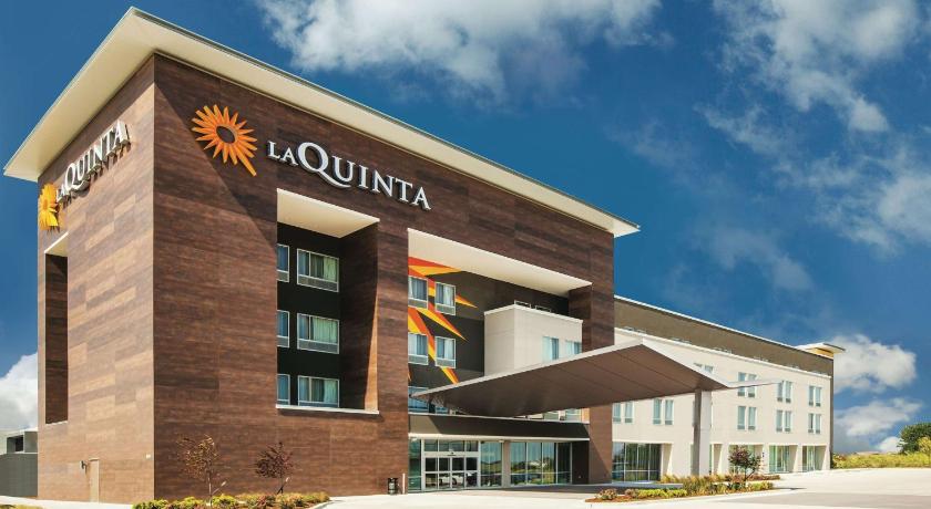 La Quinta Inn & Suites by Wyndham Wichita Northeast