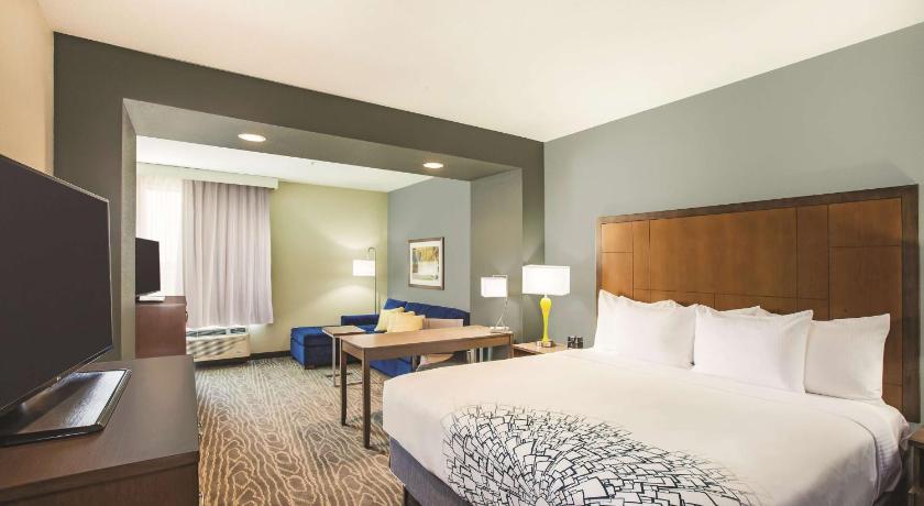 La Quinta Inn & Suites by Wyndham Wichita Northeast