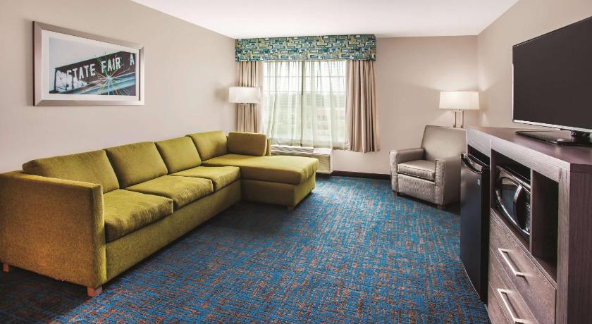 La Quinta Inn & Suites by Wyndham St. Paul-Woodbury