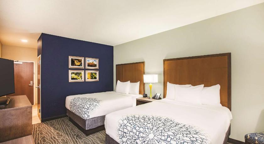 La Quinta Inn & Suites by Wyndham Wichita Northeast